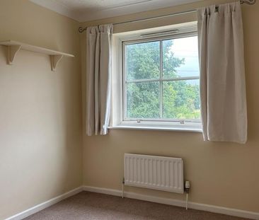 3 bedroom end of terrace house to rent - Photo 3