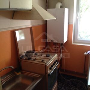 Apartament cu 3 camere in zona Alexandru Cel Bun - Fotografie 2