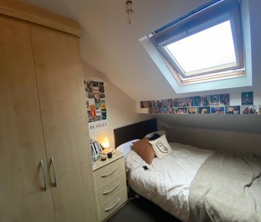 3 bedroom flat to rent - Photo 5