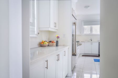 For Lease - 144 Rosanne Circle, Wasaga Beach, Ontario - Photo 2