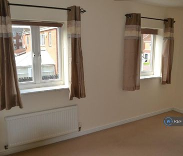 3 bedroom end of terrace house to rent - Photo 4