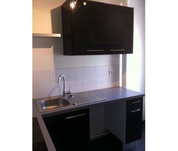 Location Appartement 2 pièces 45m² ST MAUR DES FOSSES 94100 - Photo 3