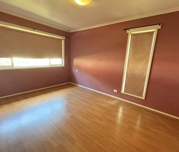 3 BEDROOM HOME WITH IN-GROUND POOL!!! - Photo 2
