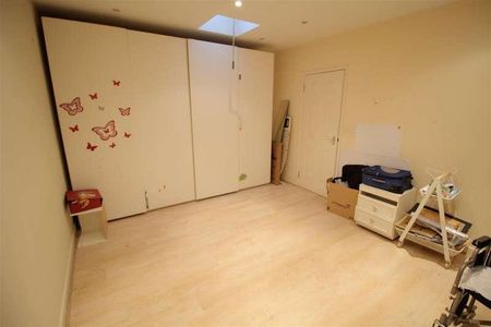 Finchley Road, London, NW11 - Photo 3