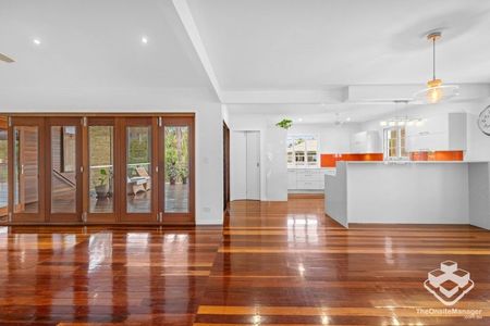 5 Bed + Private Studio + Spa | Quiet Street 6km to CBD - Photo 4