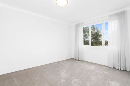 “CENTRAL LOCATION !” - Photo 5