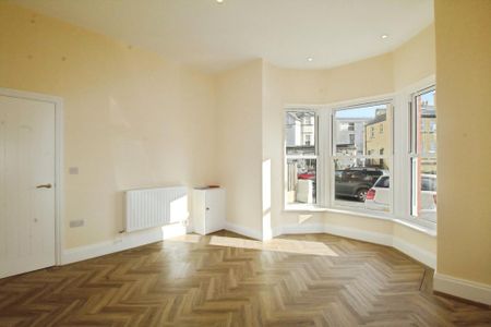 4 bedroom semi-detached house to rent - Photo 3