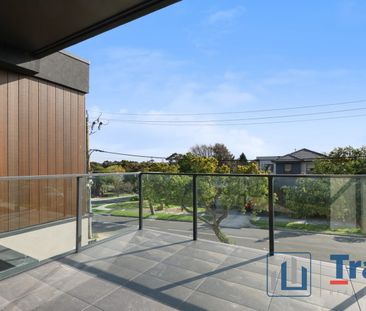 LOCATION! LOCATION! - Photo 6