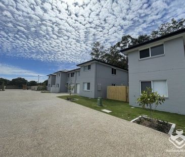 Huge Main Bedroom and Walk in Robe! - Photo 6