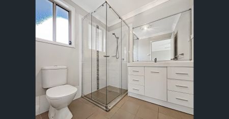 Beautiful Freshly Painted Family Home in a Great Estate - Photo 5