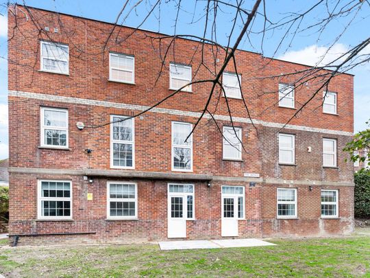 Studio 12 - Eastbourne Station Studio All bills Included Unit 2 - Photo 1