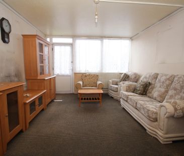 3 Bedroom Terraced - Photo 1