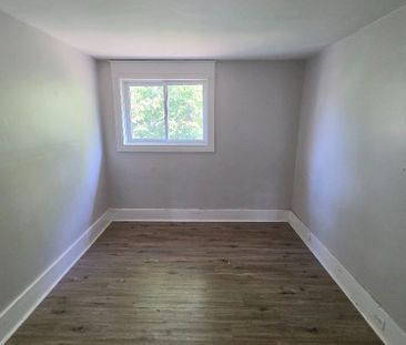 For Lease - 4940 Armoury Street, Niagara Falls, Ontario - Photo 2