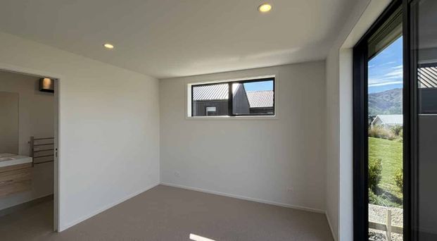 Brand-New, Modern Rental Home in Lake Hawea - Photo 1