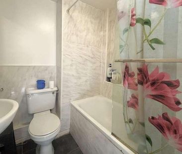 Woking, Surrey, GU21 - Photo 6