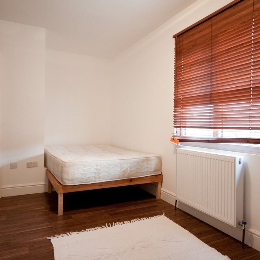 Studio Flat, Clitterhouse Road, NW2 - Photo 1