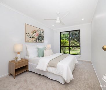 Perfect Family Living on a Spacious Block - Walk to Westfield Carin... - Photo 4