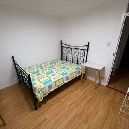 Room in a Shared House, Erskine Crescent, N17 - Photo 3