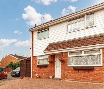 Chestnut Close, Hampton - Photo 1