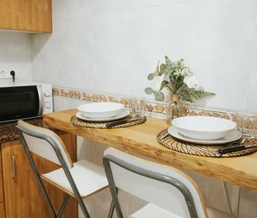 Room in a shared 4-bedroom apartment for rent in El Gòtic. - Foto 2