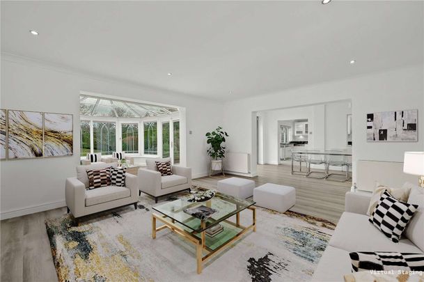 An impressive 5 bedroom gated home in Esher. - Photo 1
