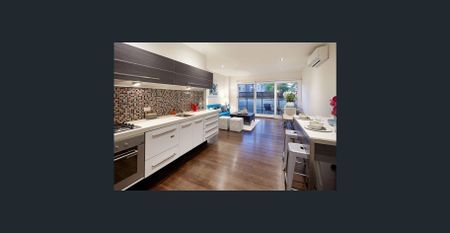 CONTEMPORARY TRI-LEVEL TOWNHOUSE IN THE HEART OF VIBRANT ST KILDA - Photo 2