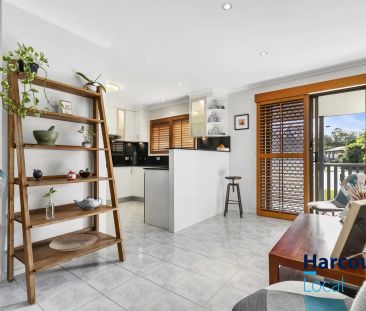 12 Karloff Drive, Stafford Heights QLD 4053 - Photo 2