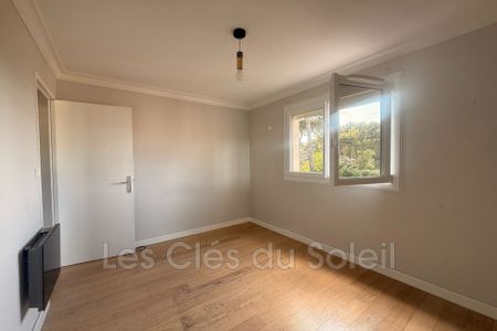 Location Appartement 3 pièces 63m² TOULON 83000 - Photo 4