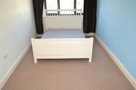 3 bedroom end of terrace house to rent - Photo 4