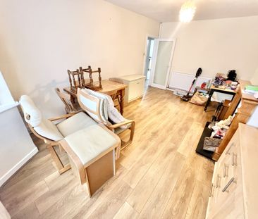 Howard Avenue, Corby - Photo 2
