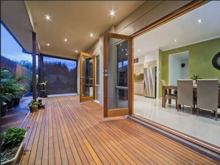 Low Maintenance Family Home - Photo 3