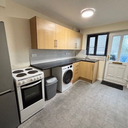 4 bedroom terraced house to rent - Photo 3