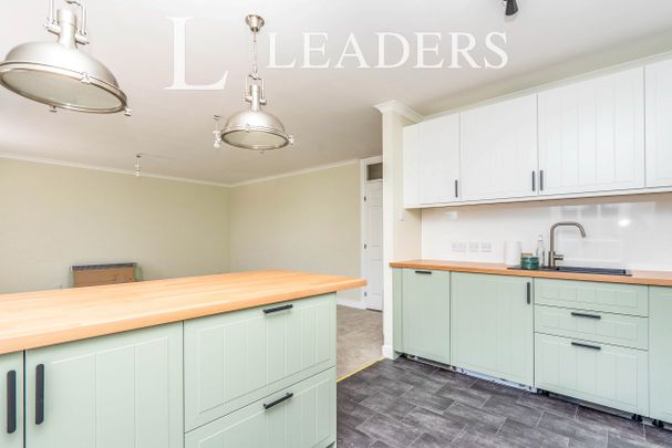 2 bedroom apartment to rent North Street, Gosport, PO12 - Photo 1