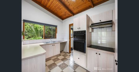 Charming Country Cottage - Photo 4