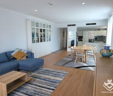 FULLY RENOVATED 140SQM TOP FLOOR APARTMENT - Photo 3