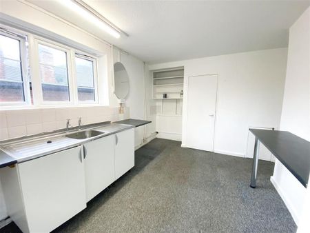 3 bedroom maisonette to rent - Photo 3