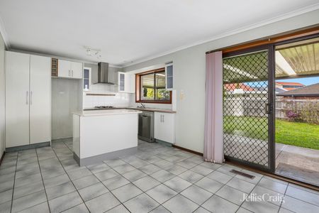 37 Hoddle Way, Altona Meadows VIC 3028 - House For Rent | Domain - Photo 3