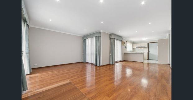 Comfortable 3-Bedroom Home with Spacious Backyard! - Photo 1