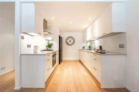 3 bedroom flat in Lancaster Gate - Photo 4