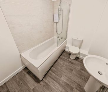 2 bedroom flat to rent - Photo 2