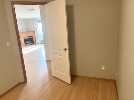 121, 260 Duston Street, Red Deer AB **unfurnished** - Photo 5