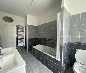 Location Appartement 4 pièces 109m² - Photo 2