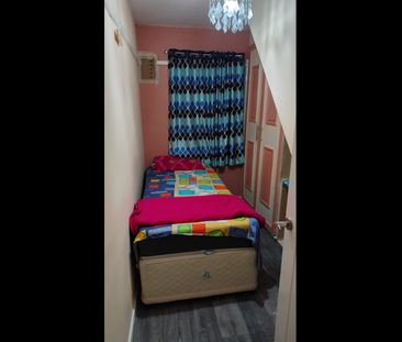 5 Bed Semi-Detached House, Abbey Drive, LU2 - Photo 3