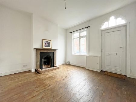 3 bedroom Terraced House to rent - Photo 2