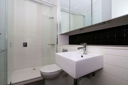 Stylish South Yarra Studio Steps from Chapel Street - Photo 2