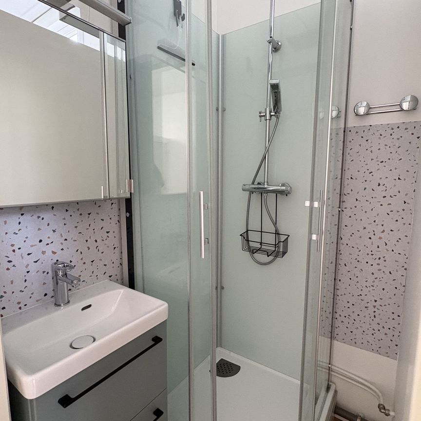 Studio (toutes charges incluses) - BAS DU CENTRE VILLE - Photo 1