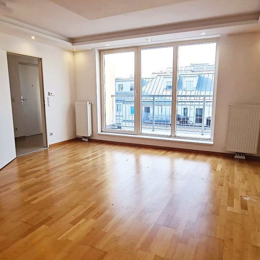 HOLBEINGASSE, UNBEFRISTET, 86 m2 Altbau mit 6 m2 Balkon, Wohnküche, 2 Zimmer, Wannenbad, Parketten, 4. Liftstock - Foto 1