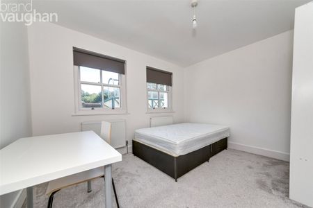 4 bedroom semi-detached house to rent - Photo 3