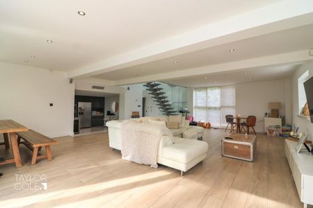 4 bedroom barn conversion to rent - Photo 3