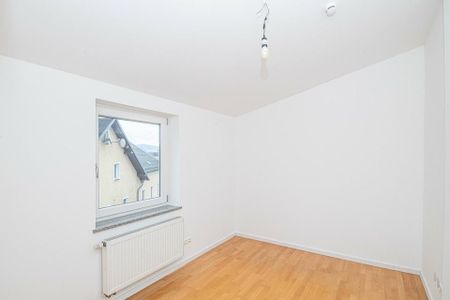 Vermietung: Helle Dachgeschosswohnung mit Balkon und Wohlfühlambiente - Photo 4